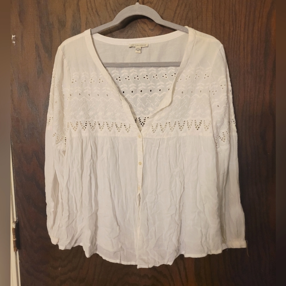 AMERICAN EAGLE WHITE LACE FLOWY TOP